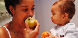 How to Choose Healthy Snack Foods for Children